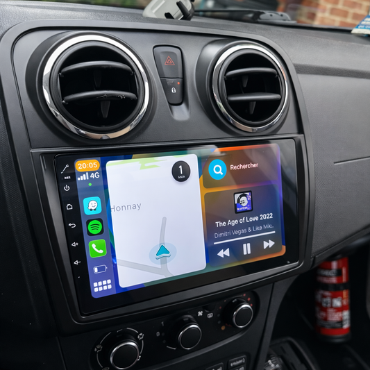 Écran CarPlay Dacia Sandero intégré tableau de bord