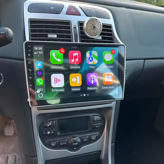 Écran CarPlay Peugeot 307 intégré tableau de bord