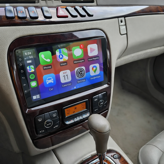 Écran CarPlay Mercedes Classe S intégré tableau de bord