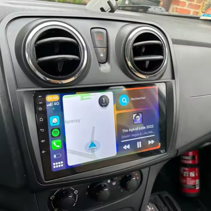 Écran CarPlay Dacia Logan intégré tableau de bord