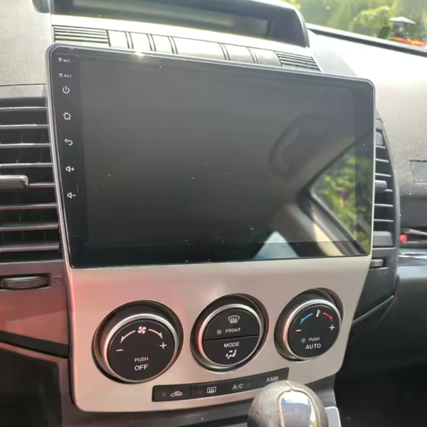 Écran CarPlay Mazda 5 intégré tableau de bord