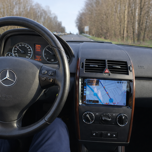Écran CarPlay Mercedes Classe B intégré tableau de bord
