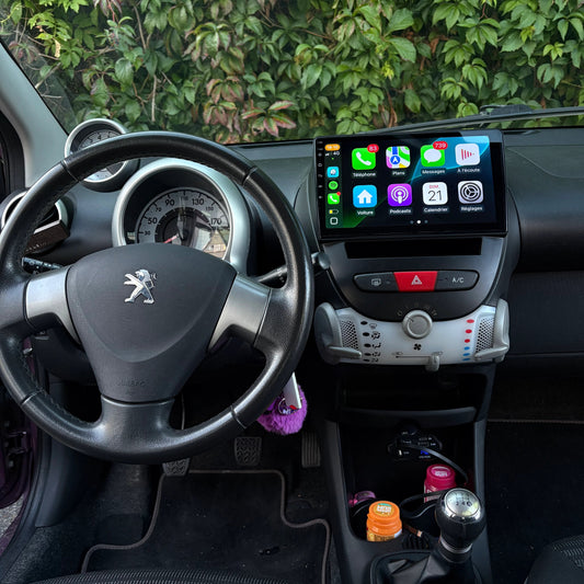 Écran CarPlay Peugeot 107 intégré tableau de bord