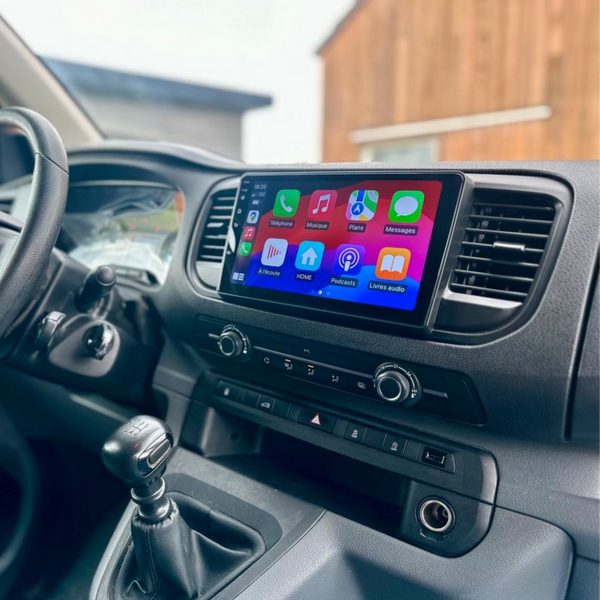 Écran CarPlay Peugeot Expert intégré tableau de bord