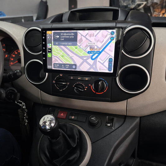 Écran CarPlay Peugeot Partner intégré tableau de bord