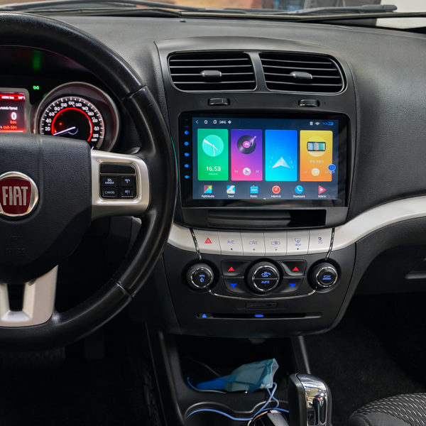 Écran CarPlay Fiat Freemont intégré tableau de bord