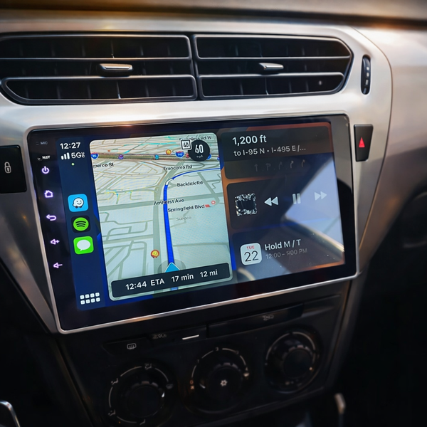 Écran CarPlay Peugeot 301 intégré tableau de bord